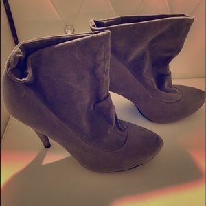 N.Y.L.A Grey slouch ankle boots.